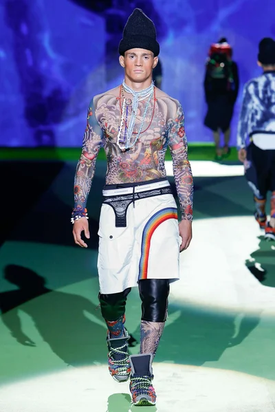 Look 15